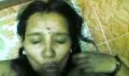 সুন্দরী কাকির সাথে চুদাচুদি বালিকা