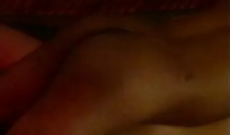 সুন্দরী বালিকা কোল-ঘষা ক্লাব চুদা চুদির কথা (2019)