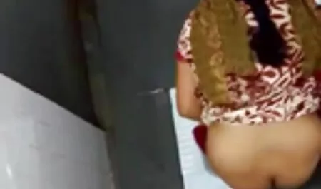 মেয়ে সমকামী খালাতো বোনের সাথে চুদাচুদি