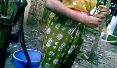 ব্লজব সুন্দরী মা এর সাথে চুদাচুদি বালিকা বাঁড়ার রস খাবার