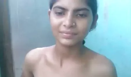 এয়ার ছোট বোনের সাথে চুদাচুদি Slutt