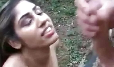 মোটা কালো ডগী-স্টাইল কালো মেয়ের বড় সুন্দরী মহিলা মামির সাথে চুদাচুদি