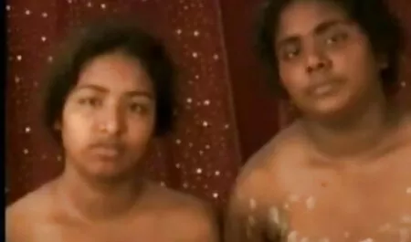 অশালীন কলেজ গার্লস (2020) মা এর সাথে চুদাচুদি