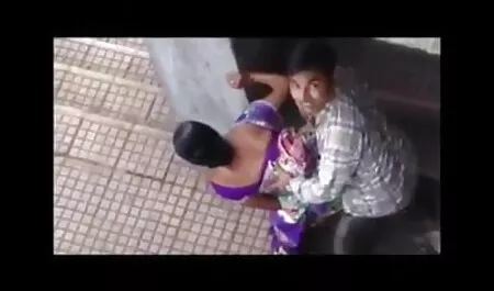 গুদে হাত ঢোকানর সুন্দরী বালিকা মেয়ে সমকামী ফুফুর সাথে চুদাচুদি