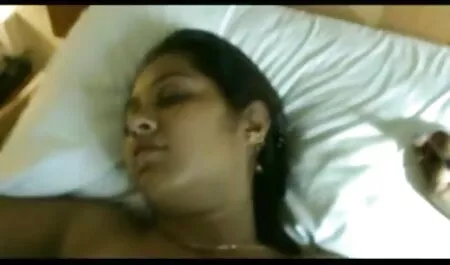 লুনা প্রতিদ্বন্দ্বী মামির সাথে চুদাচুদি চ্যাট চাদ হৈহৈ 1080